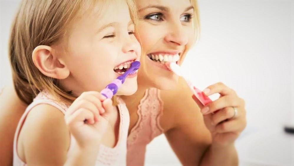 Чистка зубов у детей фото