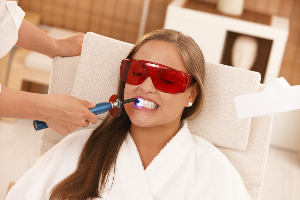 метод отбеливание зубов